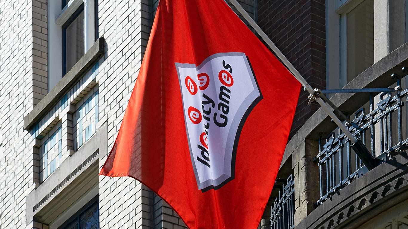 Identity Games vlag